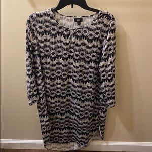 Long sleeved high-low Lon sleeved patterned dress